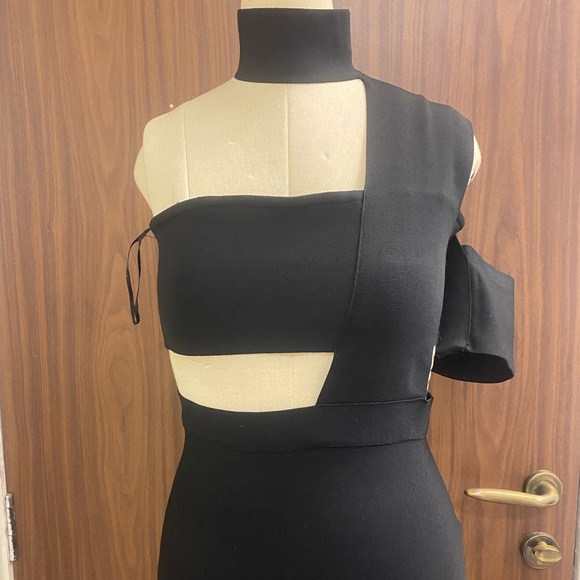 Black Body Con Dress - Picture 3 of 4
